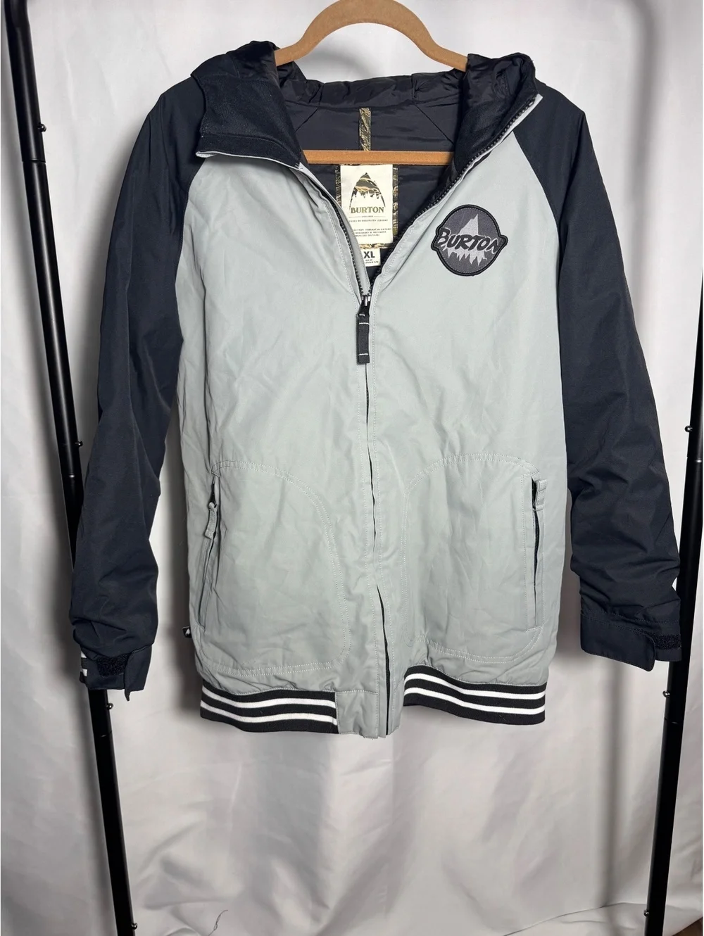 Burton XL Two-Tone Hooded Jacket with Striped Ribbed Hem and Cuffs Youth XL
